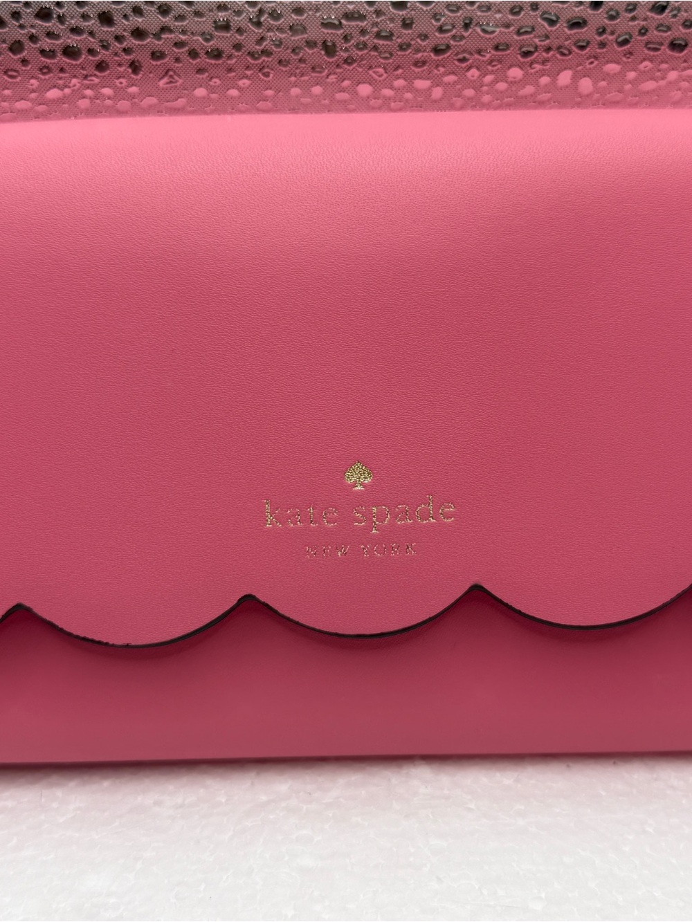 kate spade pink scalloped-edge leather crossbody with gold logo